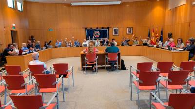 Momento de la votación del presupuesto, que recibió el voto a favor únicamente de los once concejales del equipo de gobierno. Foto: DT