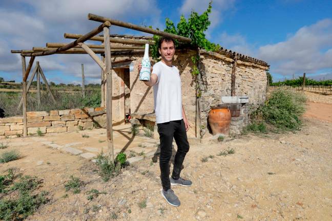 El Vermujito se elabora en Sarral, en el celler Mas del Nen, propiedad de la familia Bellod, de la que Gerard Bellod es la tercera generación. Foto: Marc Bosch
