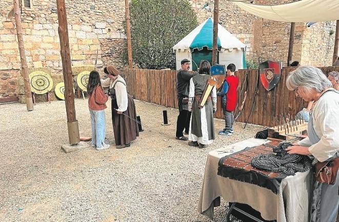 Els nens i les nenes gaudint d’una de les activitats que hi havia. Foto: Roger Griño/M.P.G.