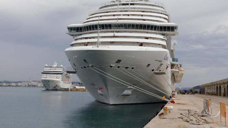 Cruceros atracando en el Port de Tarragona. Foto: Pere Ferré/DT