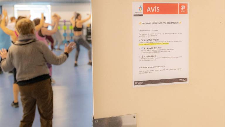 Con casi el 100% de asistencia, la demanda de clases de zumba supera la oferta de plazas. Foto: À. Ullate