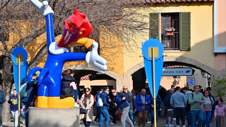 Los accesos a PortAventura Park, el primer día de la nueva temporada. Foto: Alfredo González