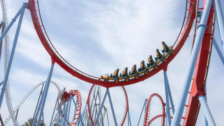 Fotografía de un loop del Dragon Khan, una de las atracciones más emblemáticas de PortAventura. FOTO: DT