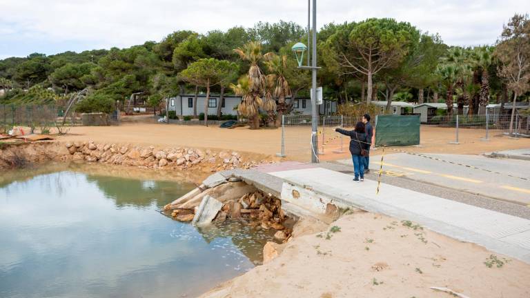 Imagen de ayer de los daños aún visibles en La Móra. Foto: Marc Bosch
