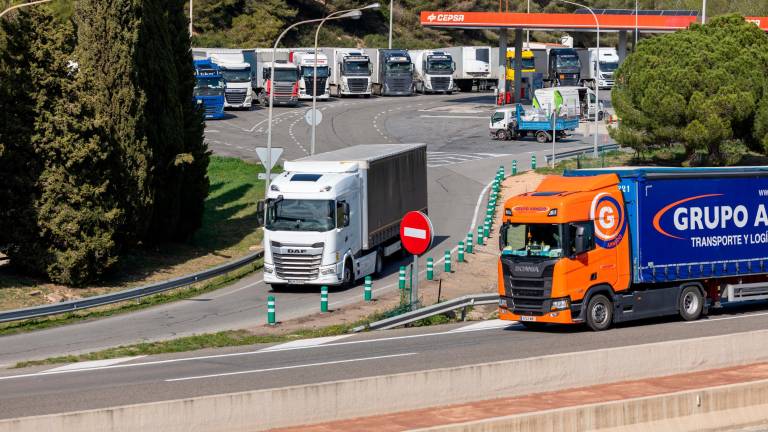 Los camiones se han incrementado en un 40% desde que no hay peajes. Foto: Marc Bosch