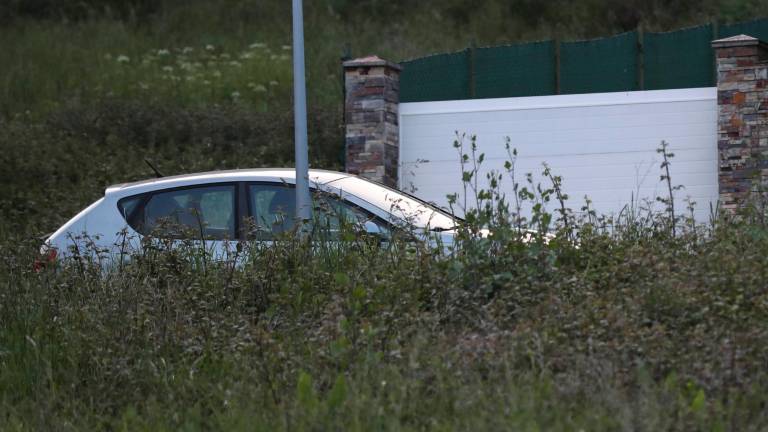 Imagen de la entrada de la casa donde estaban los menores. Foto: EFE