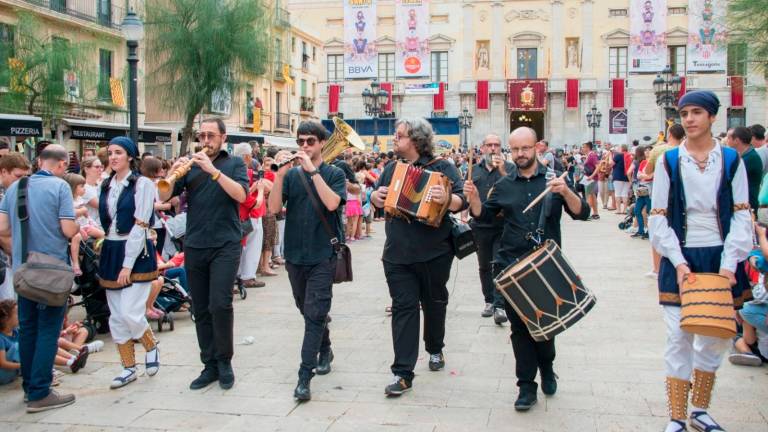 Faktoria Folk amb el Ball de Cossis (Santa Tecla 2019). Foto: Joan M. LLatser
