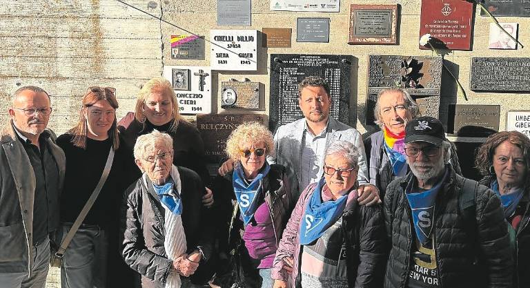 La delegación dedicó una placa en Gusen, donde fallecieron muchos deportados tarraconenses. Foto: Cedida