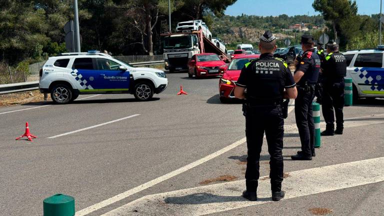 Agentes de los Mossos y de la Guàrdia Urbana de Tarragona. Foto: Cedida
