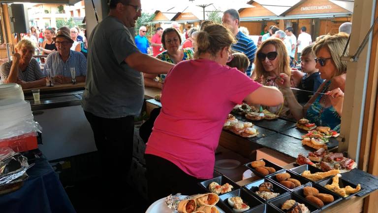 Els estands de gastronomia, un dels atractius de la Fira de Mont-roig. Foto: DT