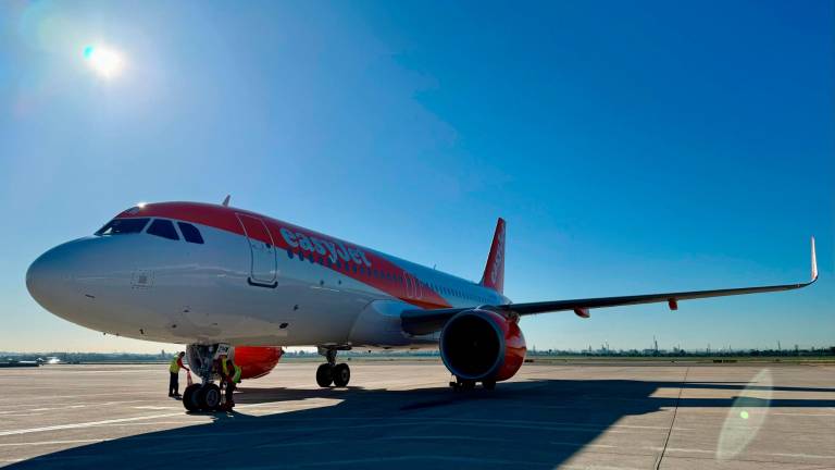 El vuelo inaugural ha llegado esta mañana al aeropuerto reusense. Foto: cedida