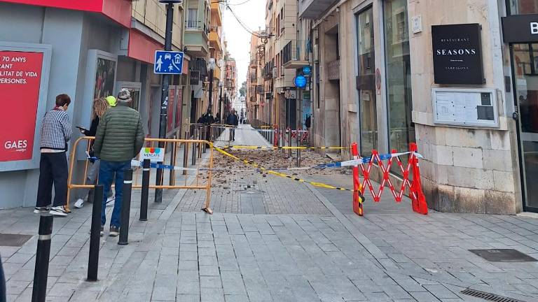 La calle ha sido cortada al tráfico de vehículos y peatones. Foto: Norián Muñoz