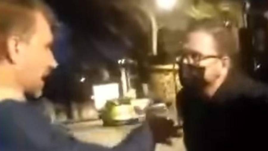 Fotograma del vídeo publicado en el Facebook de Anatoli Shariy al día siguiente del escrache.